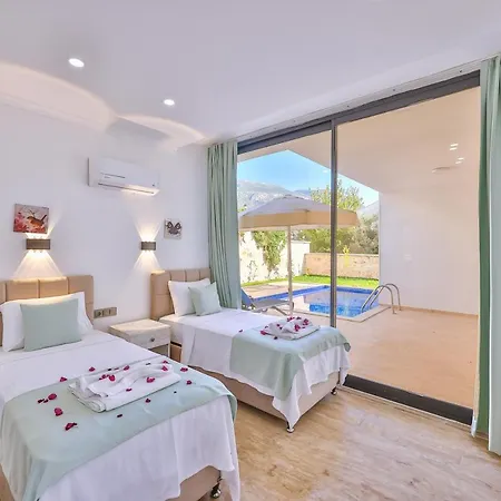 Soft 8 Villa