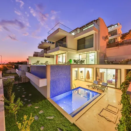 Soft 8 Villa *