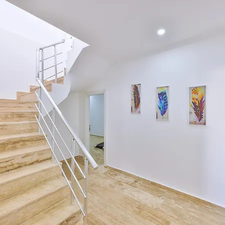 Villa Soft 8 *